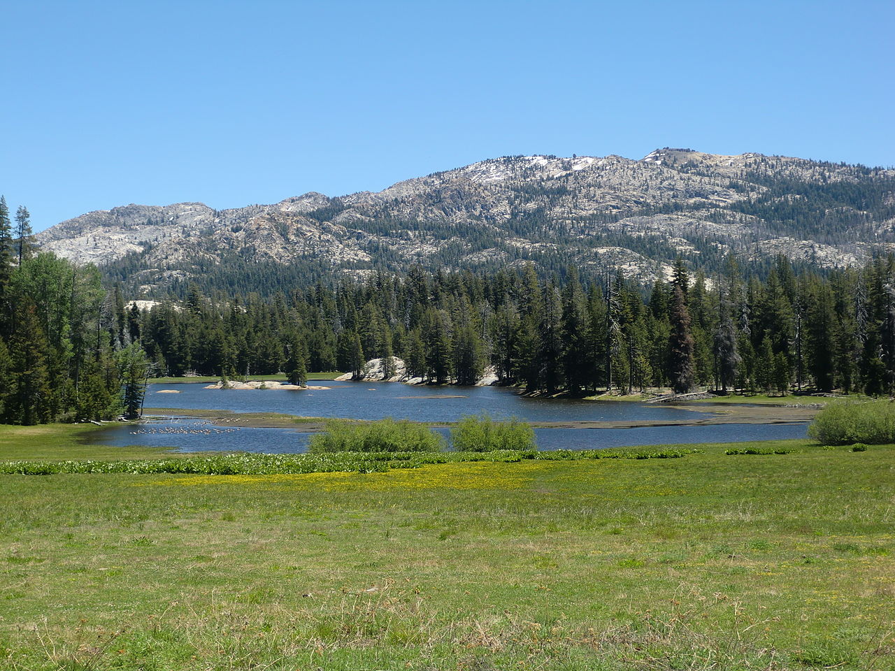 Calaveras Big Trees State Park Calaveras Big Trees State Park - Mountain landscape with lake and pine trees